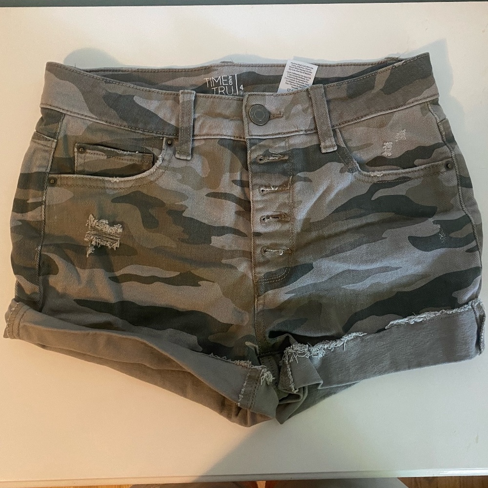 Time and Tru Size 4 Camp High Rise Shorts